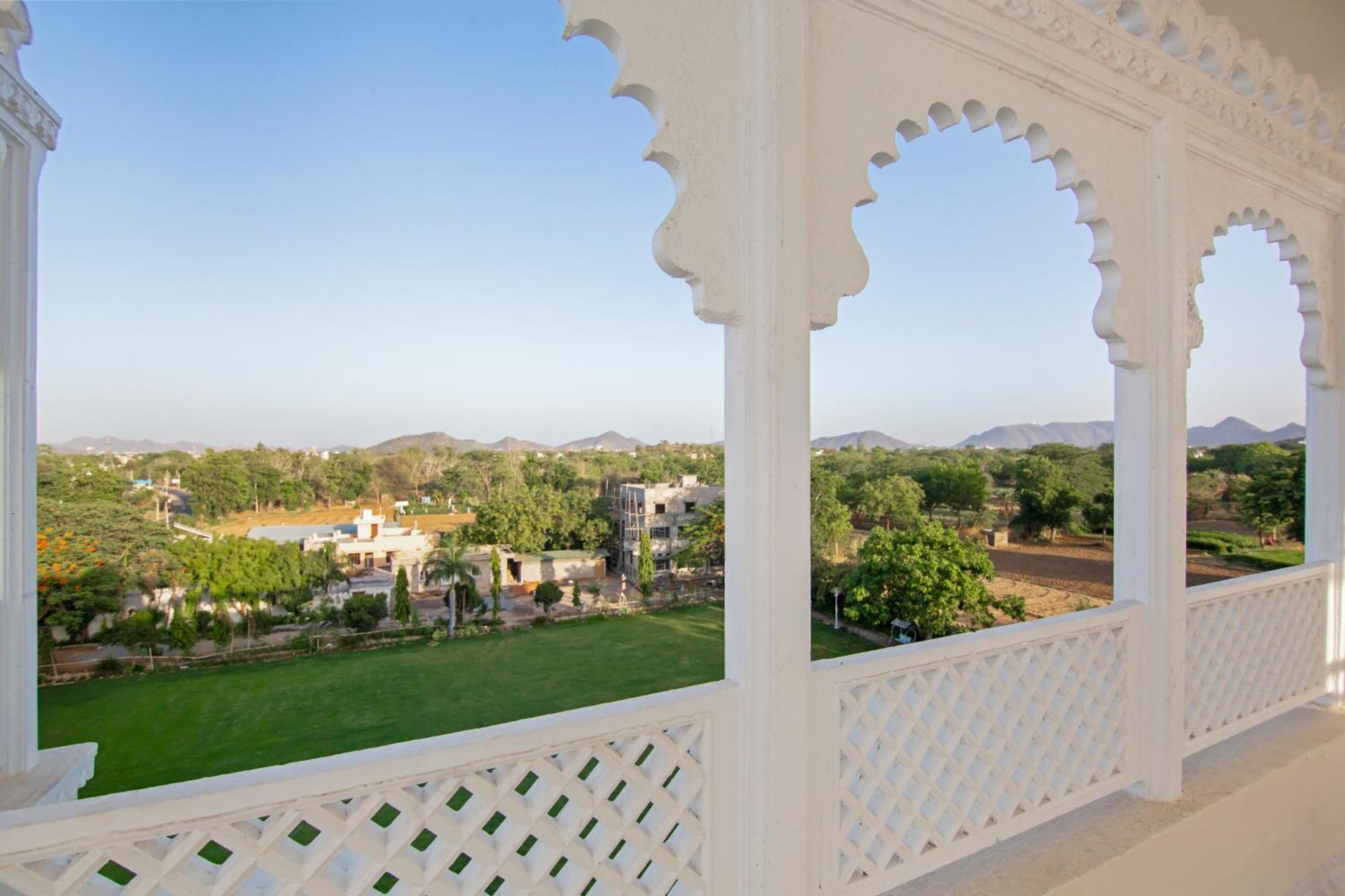 Hotel Sterling Aravalli 4*